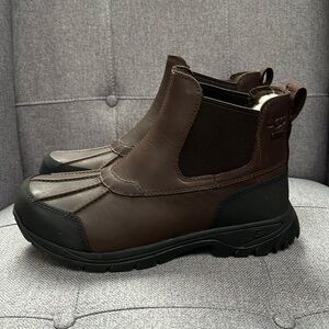 UGG MEN'S BUTTE CHELSEA BOOTS size 7/8